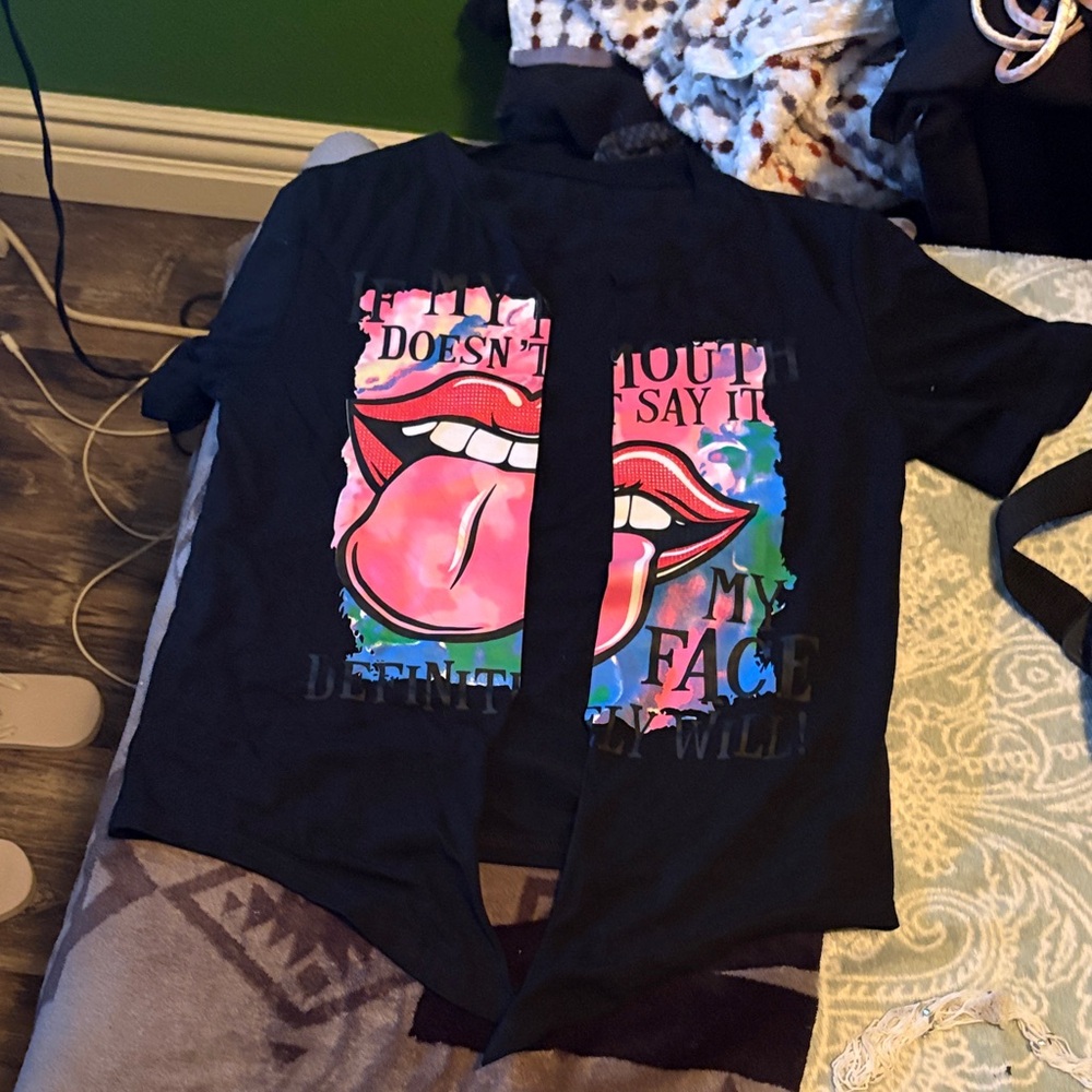 Bold Black Graphic Short Sleeve Tee